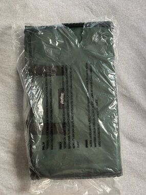 Halfday Green Travel Packing Organizer duffel bag. Never opened.